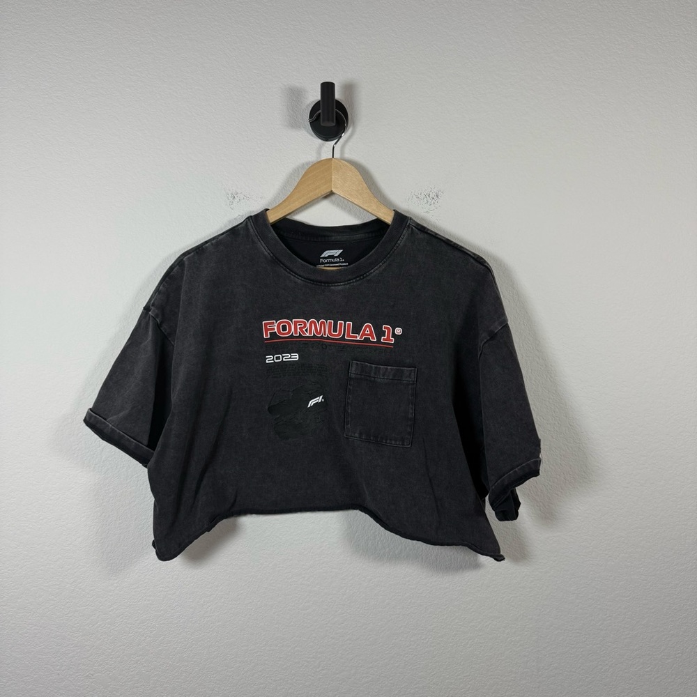 Formula 1 x PacSun Women’s Helmet Sport Cropped Tee in Charcoal Size M - Picture 9 of 12